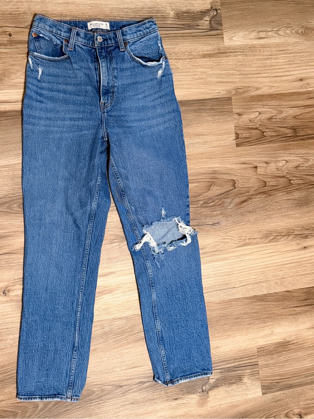 Abercrombie & Fitch Straight Leg Ripped Jeans - Blue